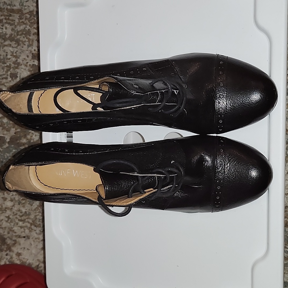 Nine West bootie size 9